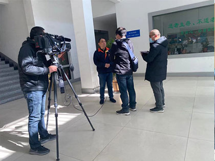 Shaoxing Public Channel TV Station ve Keqiao District TV Station sırasıyla röportaj yapmak ve rapor vermek için Xingfa'ya gitti.